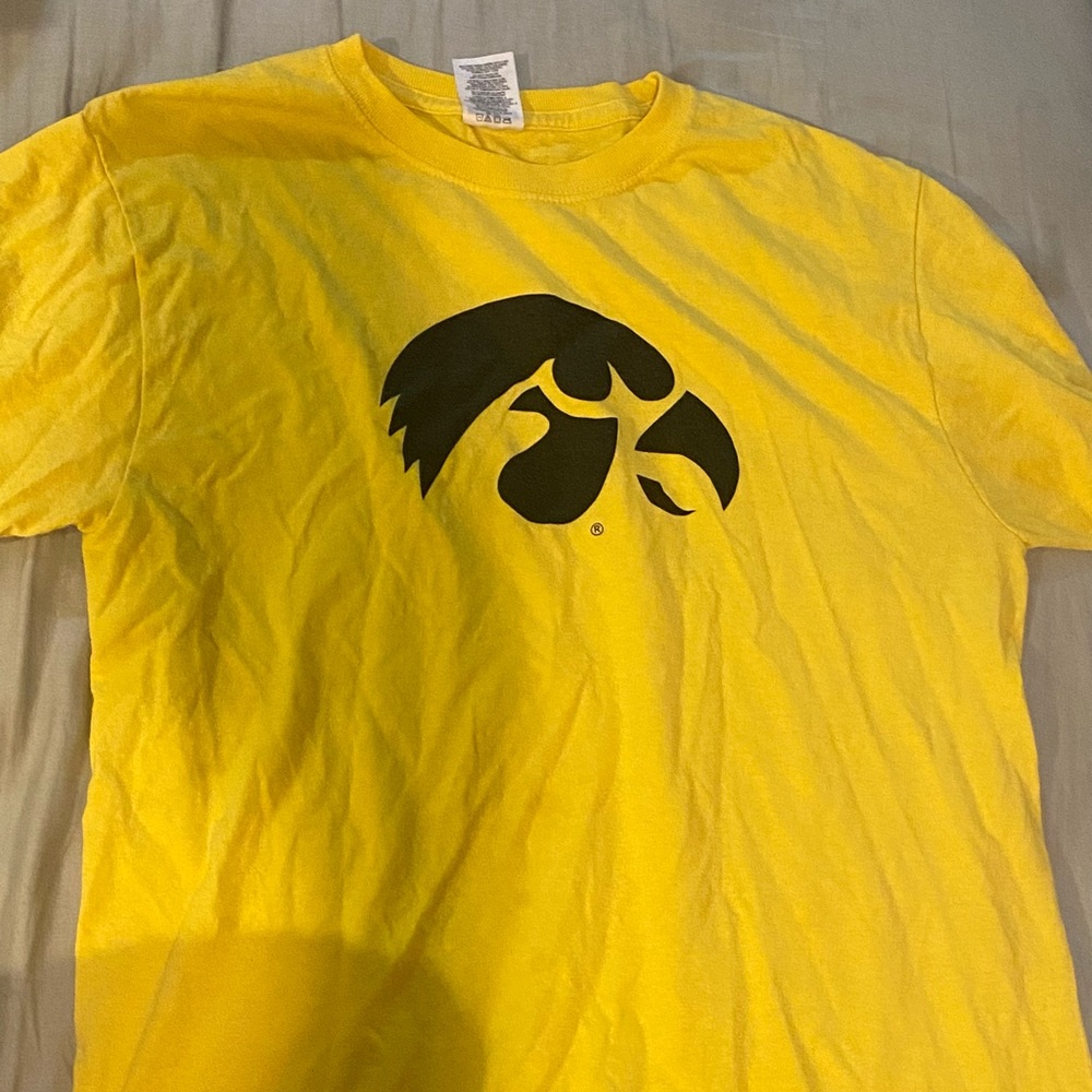 Iowa Hawkeye tee ⭐️